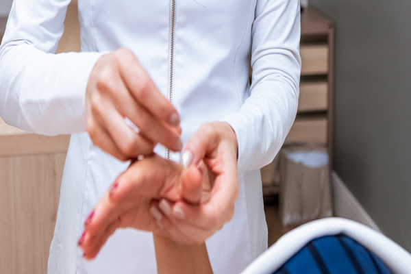 A Acupuntura e as Práticas Integrativas no cuidado da Saúde da Mulher A Acupuntura e as Práticas Integrativas no cuidado da Saúde da Mulher